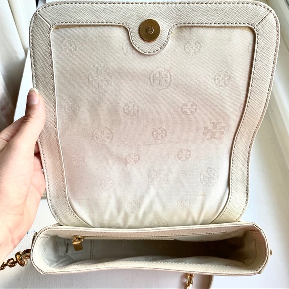 ❌SOLD❌ Tory Burch perforated cross body bag - Picture 6 of 7